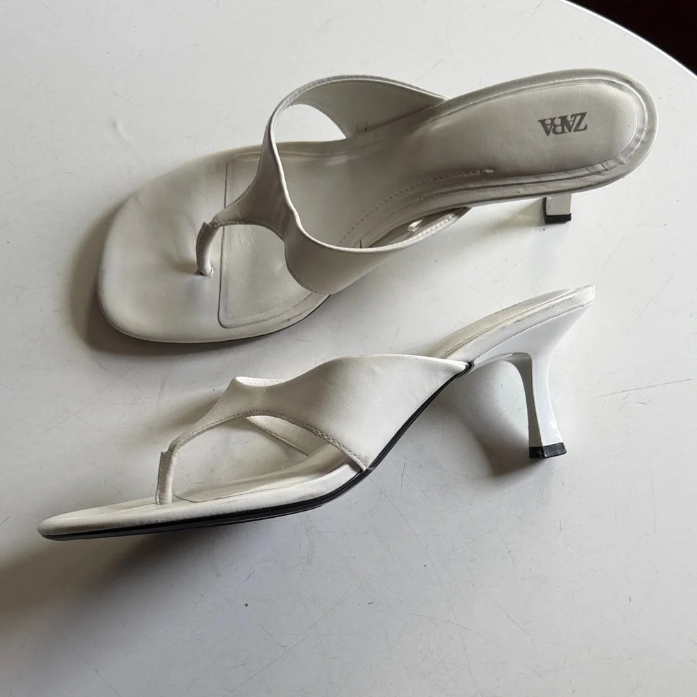 Zara White Minimal Thong Sandals - Picture 2 of 4